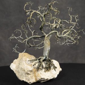 Sculpture 3D - Sculptural Tree - sculpture of a tree made of various pieces of wire that are mounted on a rock.